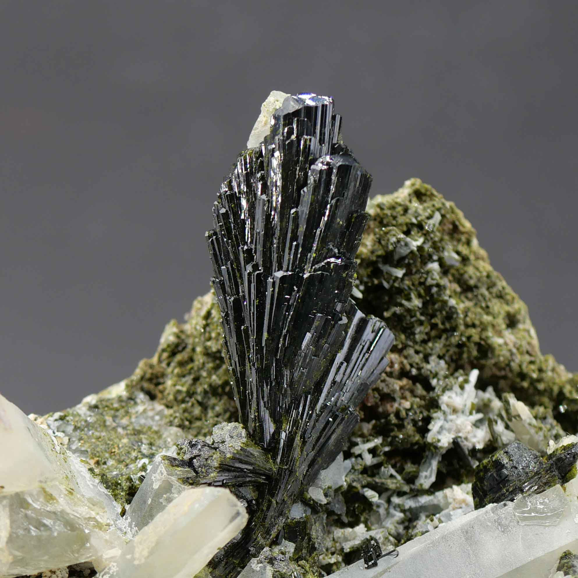 Epidot, Quarz – Huancavelica, Peru