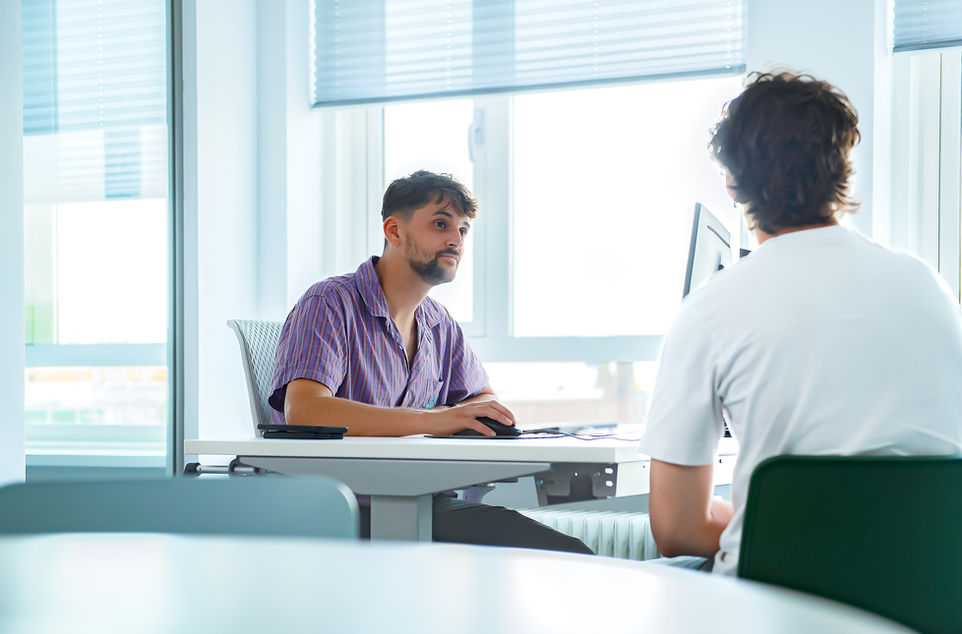 Reportage- en redactionele fotografie voor websitebeelden, jaarverslagen, sociale media posts en flyers. Fotografie in de zorg, zorg fotografie