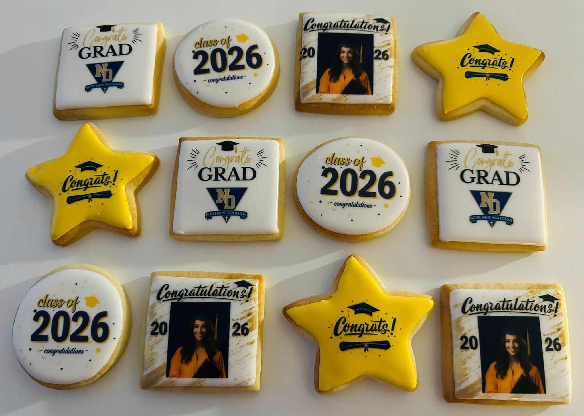 Graduation Personalized includes photo and school logo cookie
