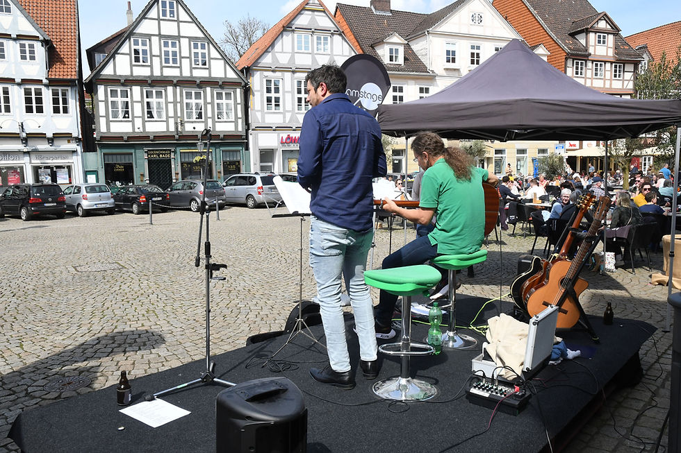 Am Samstag gibt es wieder Musik in der Stadt. Diesmal aber von Nina Freckles & FAM