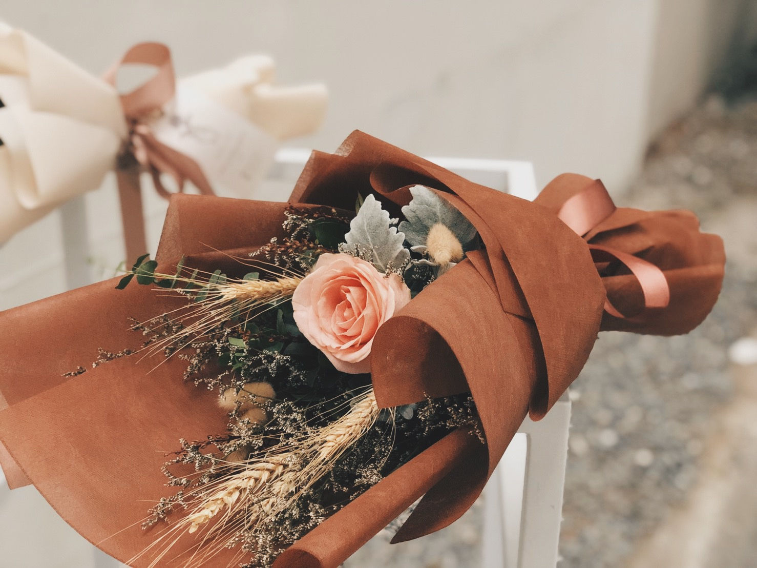 A single rose Signature Vintage Bouquet (Red)