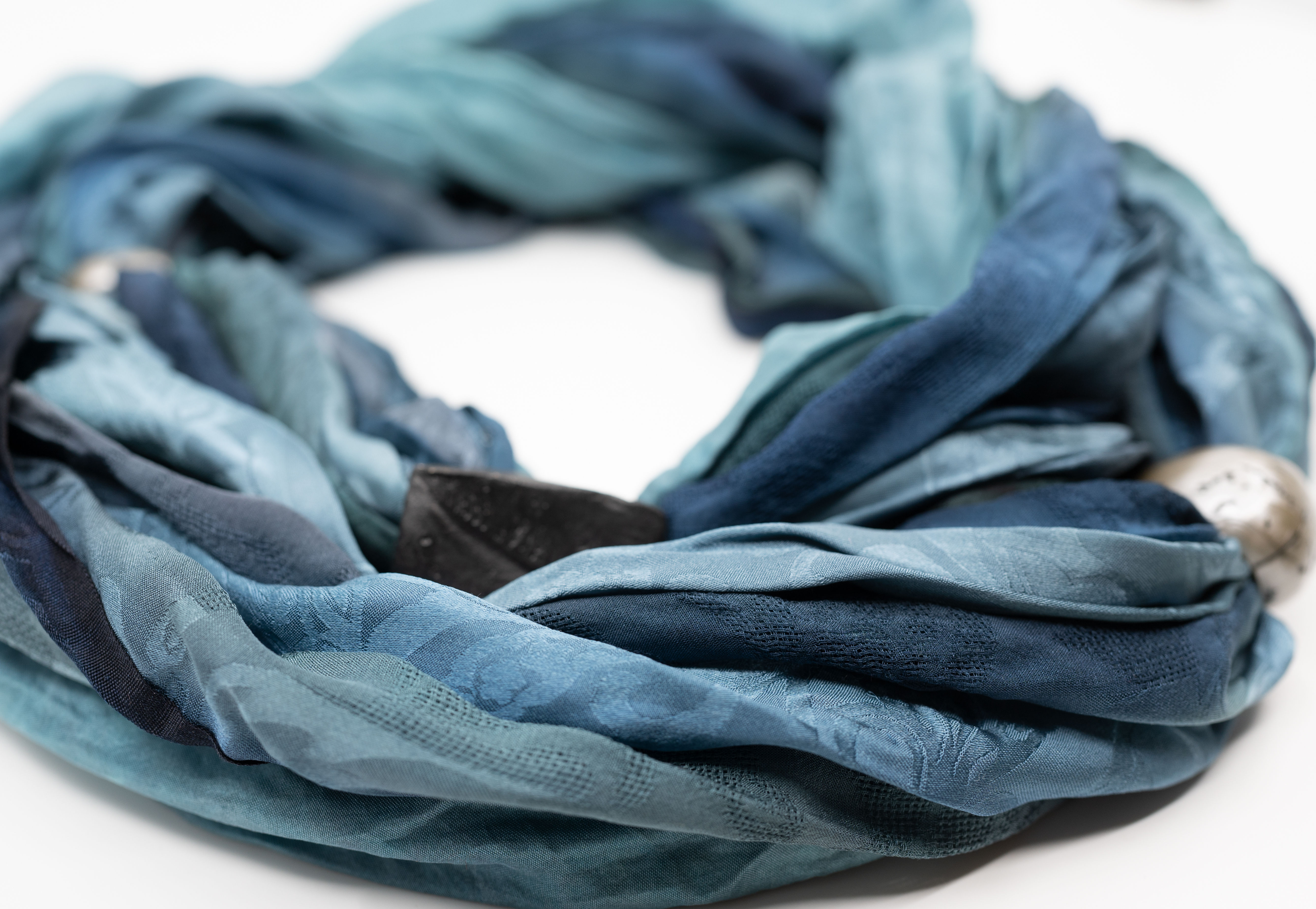 Collier en soie "twin" avec fermoir aimanté