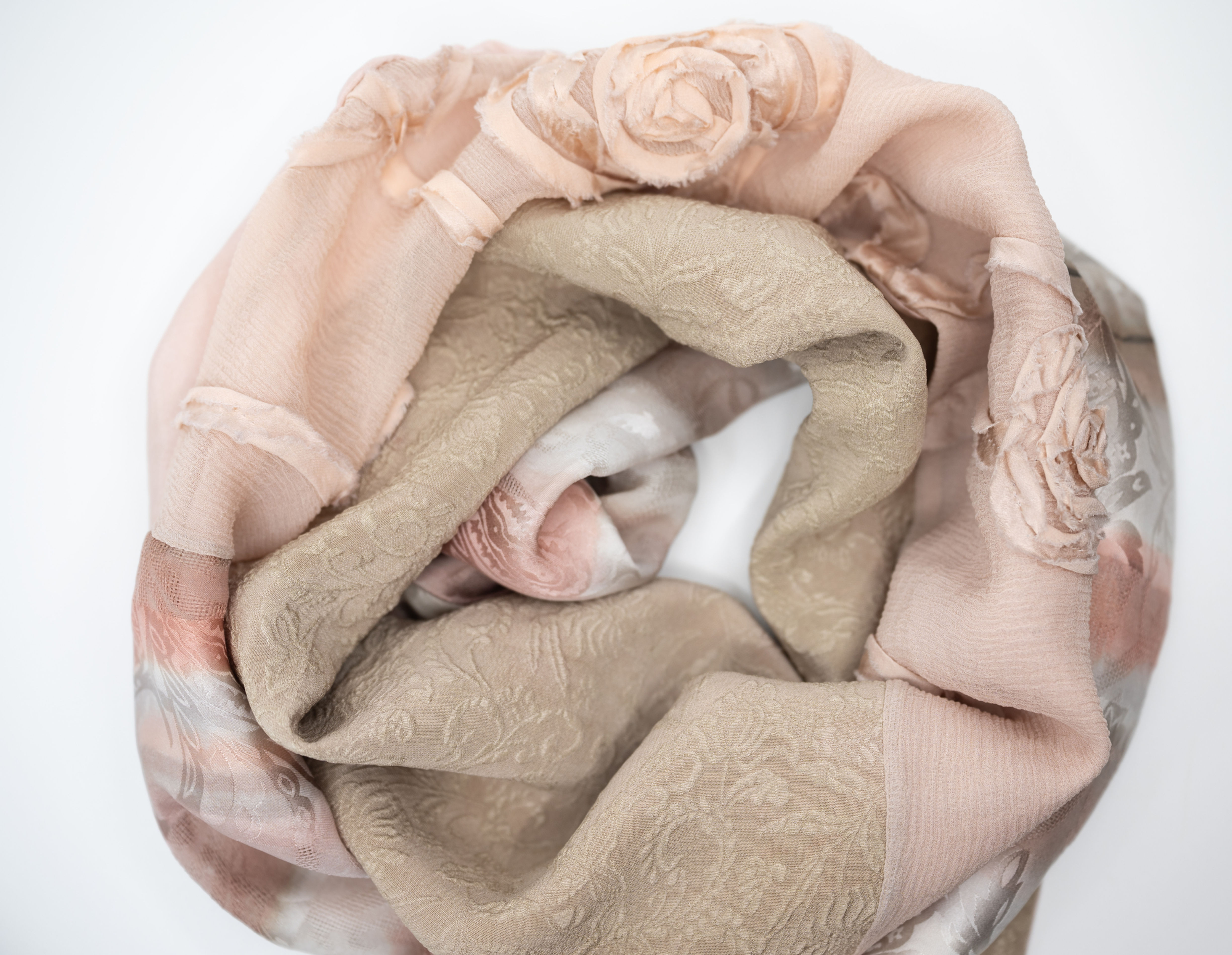 Halstuch aus verschiedenen Seidenstoffen