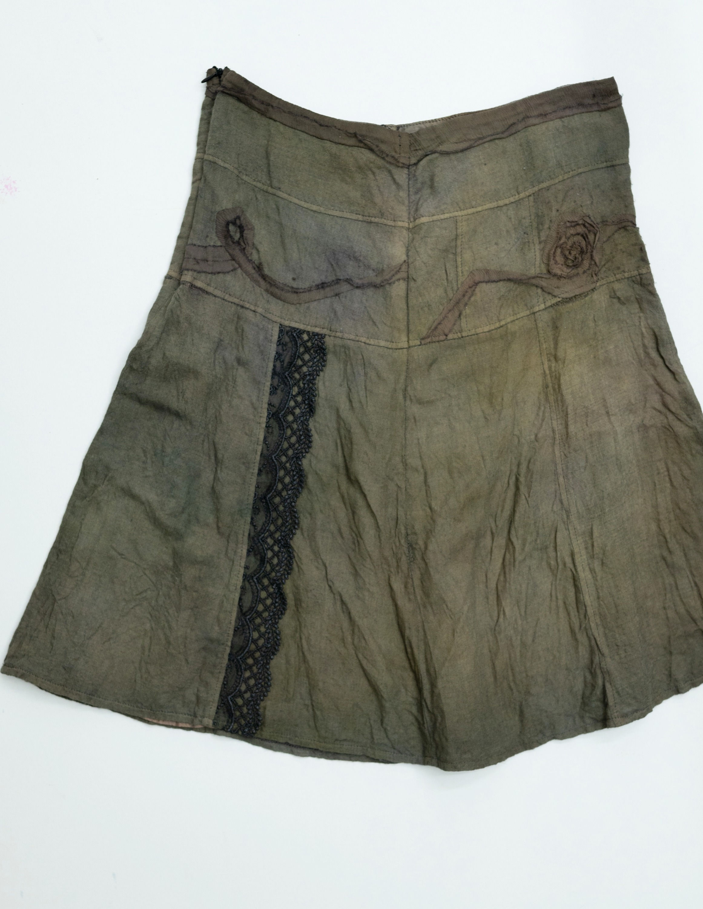 Jupe en laine fine avec ruban décoratif, doublée de soie