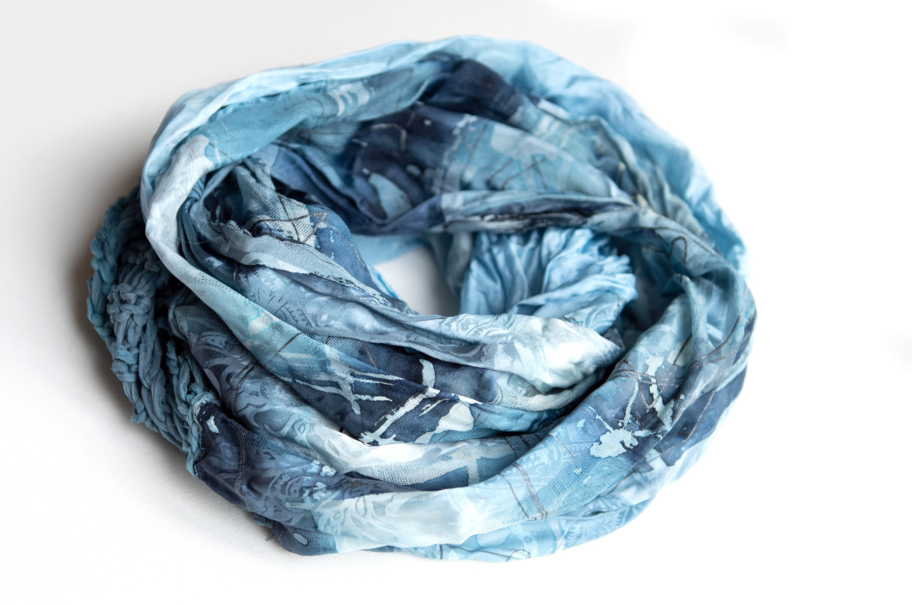 écharpe ronde en soie avec tricot de soie