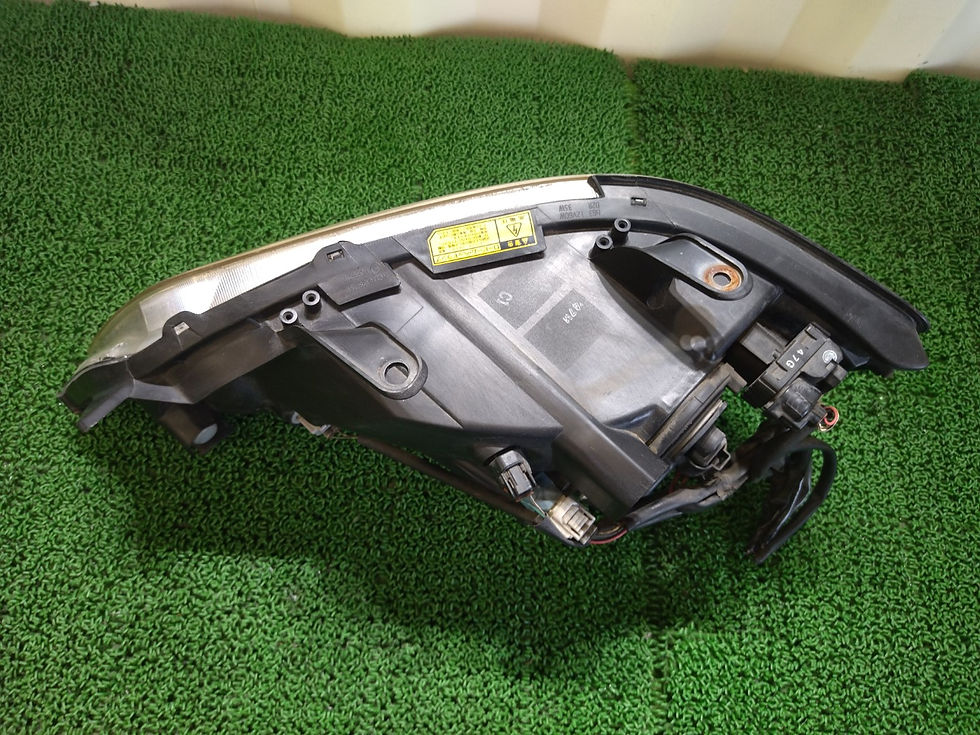 Thumbnail: Toyota Noah 2004 AZR60