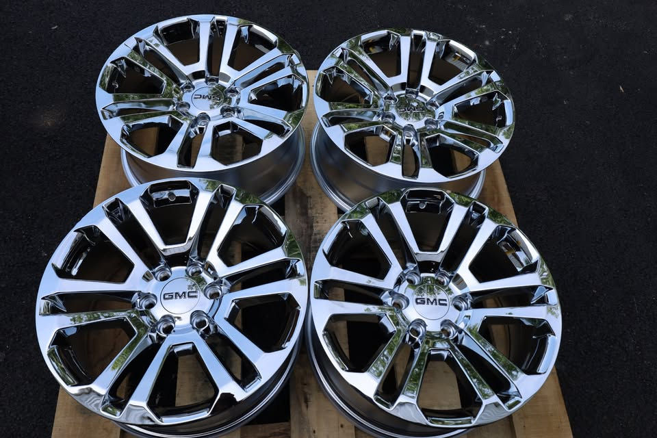 Thumbnail: 20'' Chrome High Country Wheels & Center Caps 6x5.5 Silverado/Denali/Sierra