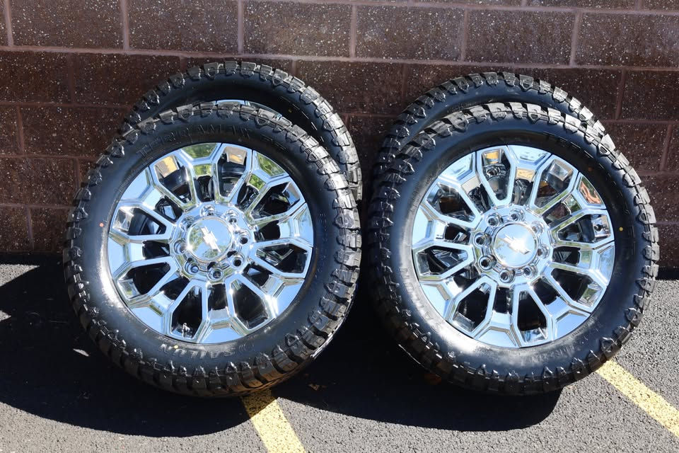 Thumbnail: 35x12.5x22 Chrome High Country Denali Wheels/Tires/Sensors