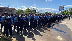 En La Ceiba, la Policía Nacional lanza la campaña “Navidad Segura 2023”.
