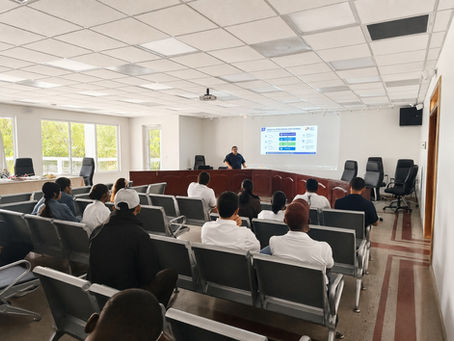 Capacitación fortalece al personal de Catastro para agilizar trámites en Roatán.
