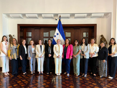 Primera Dama fortalece alianzas con la red de cooperantes para impulsar el desarrollo social en Honduras.