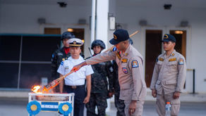 Entre honores y patriotismo, Roatán rinde tributo a la bandera nacional en solemne acto de incineración. 