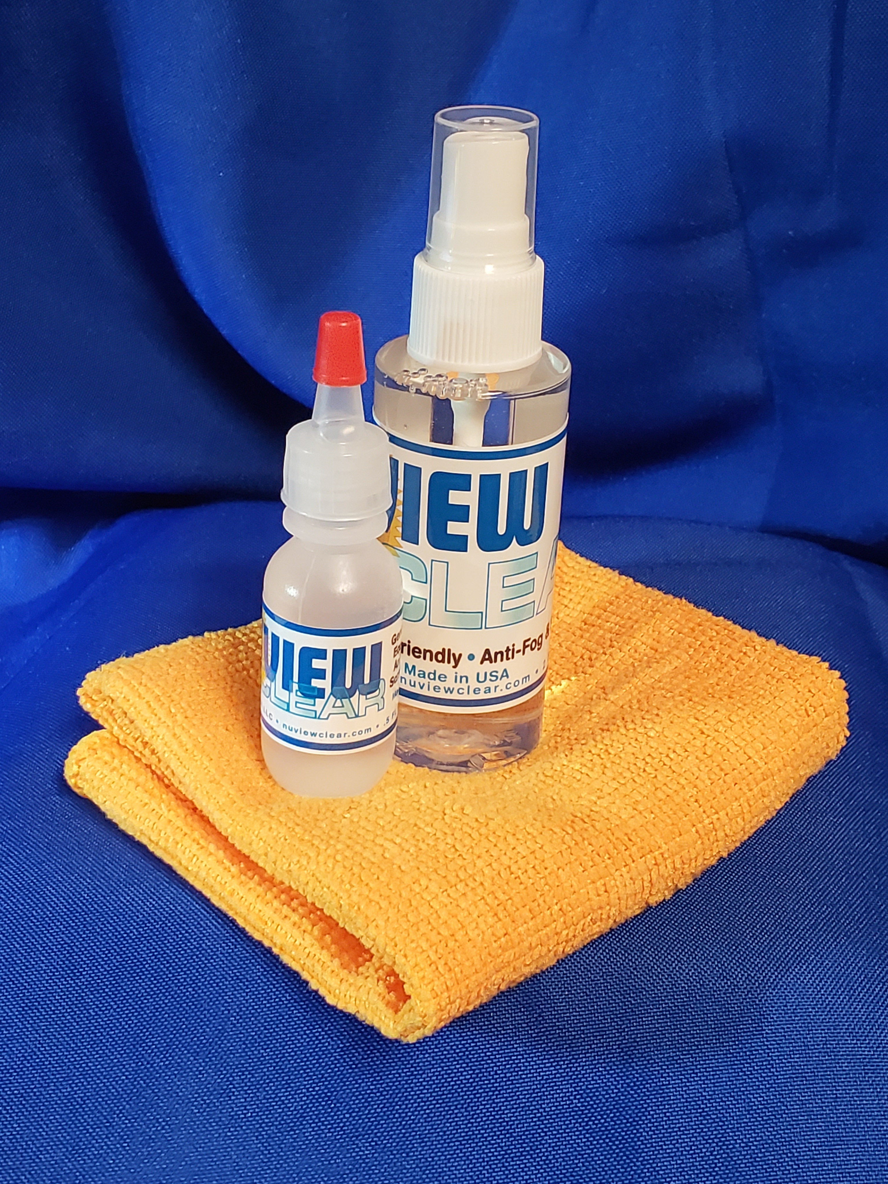 Small .5oz/15ml drip bottle & 2oz/60ml spray bottle with a microfiber