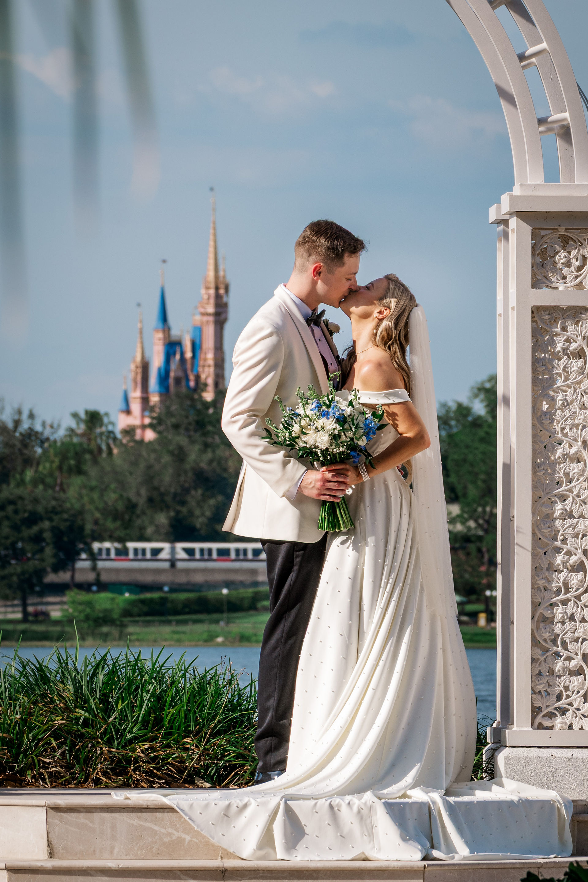 DisneysPicturePointWeddingPhotos_HoneycombFilms