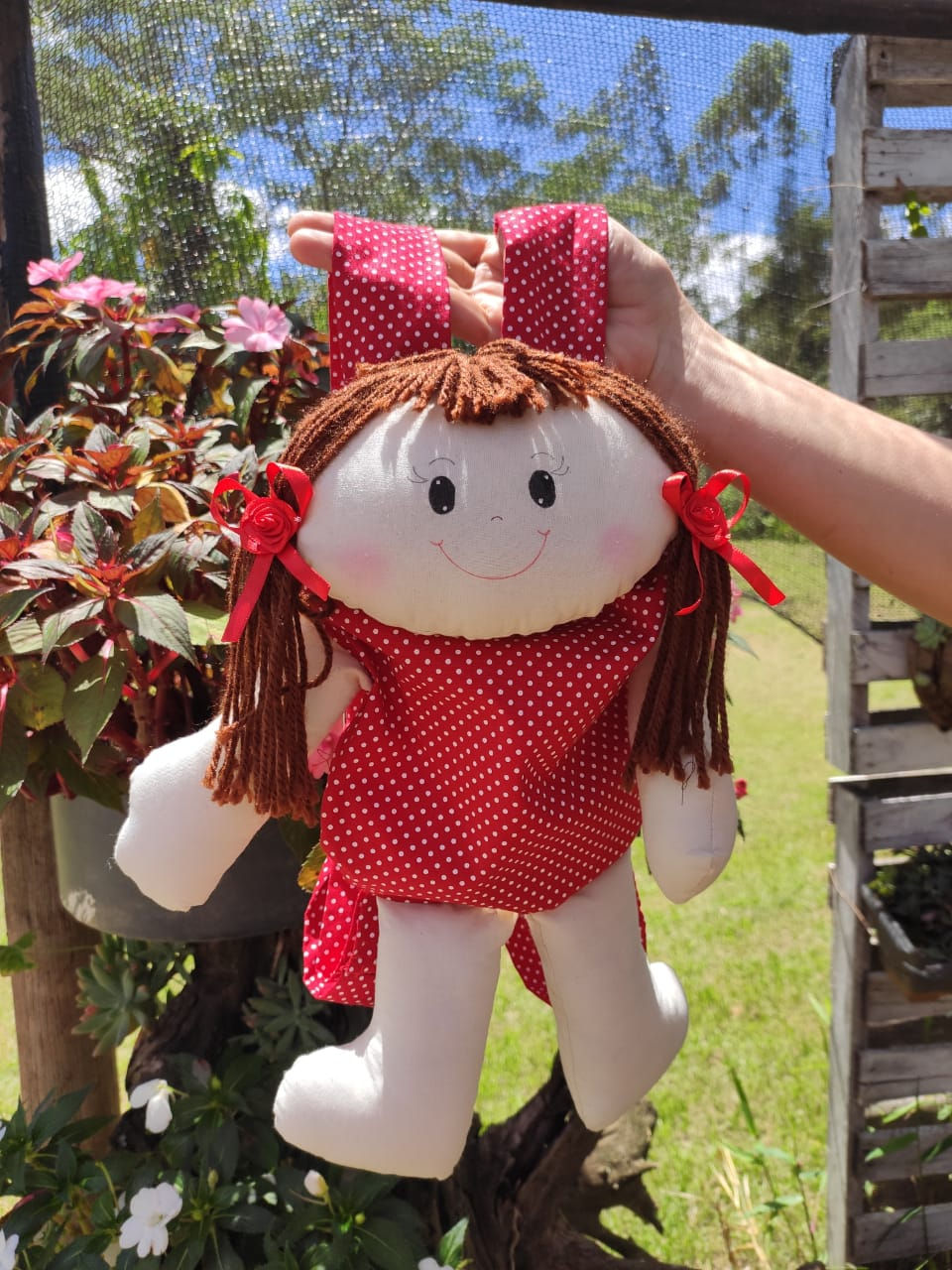 Plantilla de muñeca con mochila