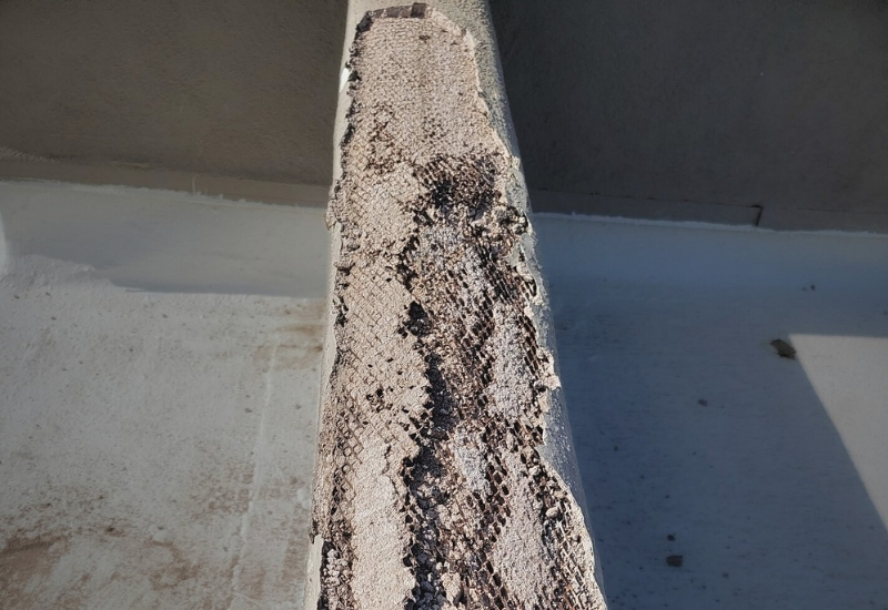 cracked stucco parapet in tucson.jpg