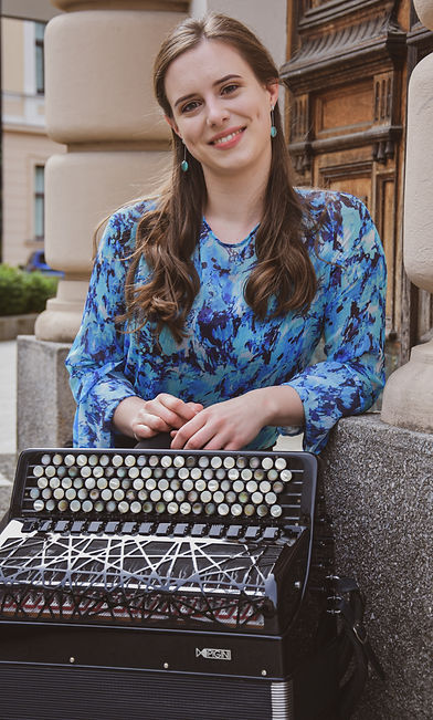 Teja spletna Harfisa.jpg