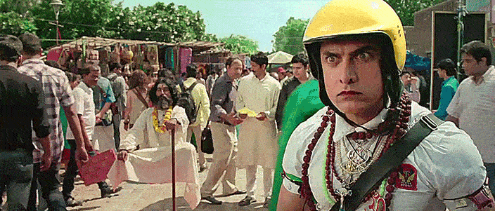 Aamir Khan Chewing Paan In PK