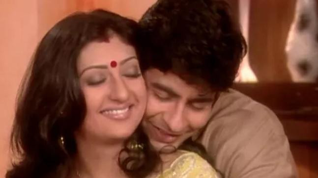 Hussain Kuwajerwala in Kumkum