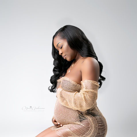 maternity photographer in new orleans on the westbank newborn photographer black female gold foil nude maternity photoshoot new orleans marrero black female photographer flying fabric best photographer pregnancy pictures westbank photographer best