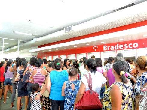 Demora em fila leva Bradesco a pagar indenização a cliente