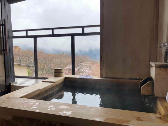 Private Japanese onsen bath on the balcony at Gora Hanaougi