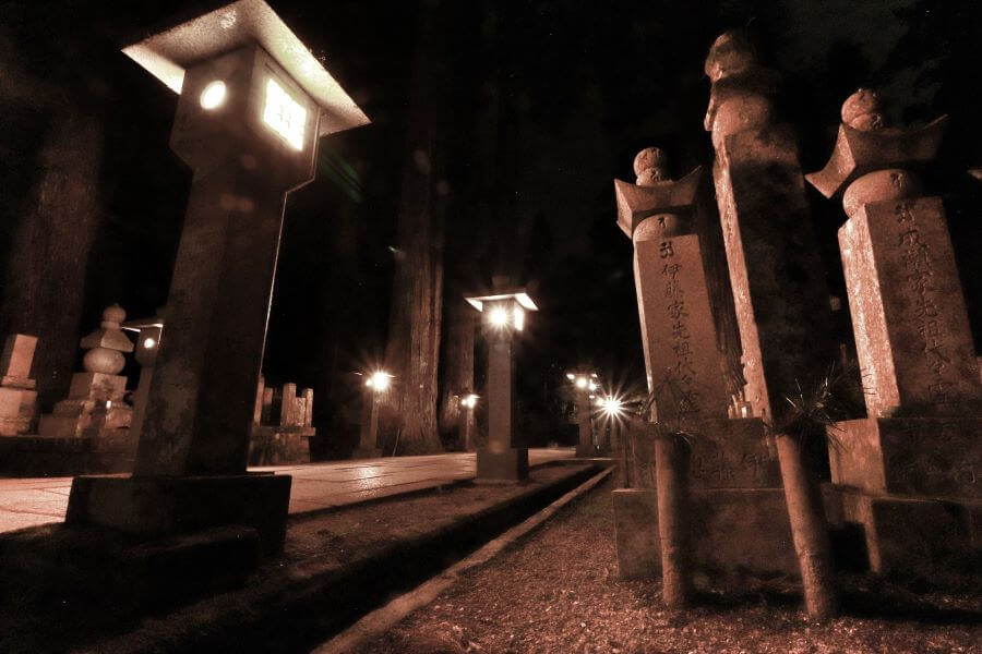 A guided nighttime tour of Okunoin cemetery with Ekoin temple