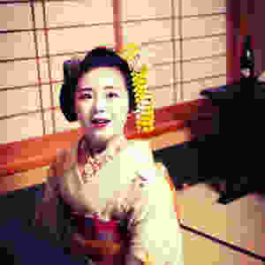 Beautiful geisha at Gion Hatanaka