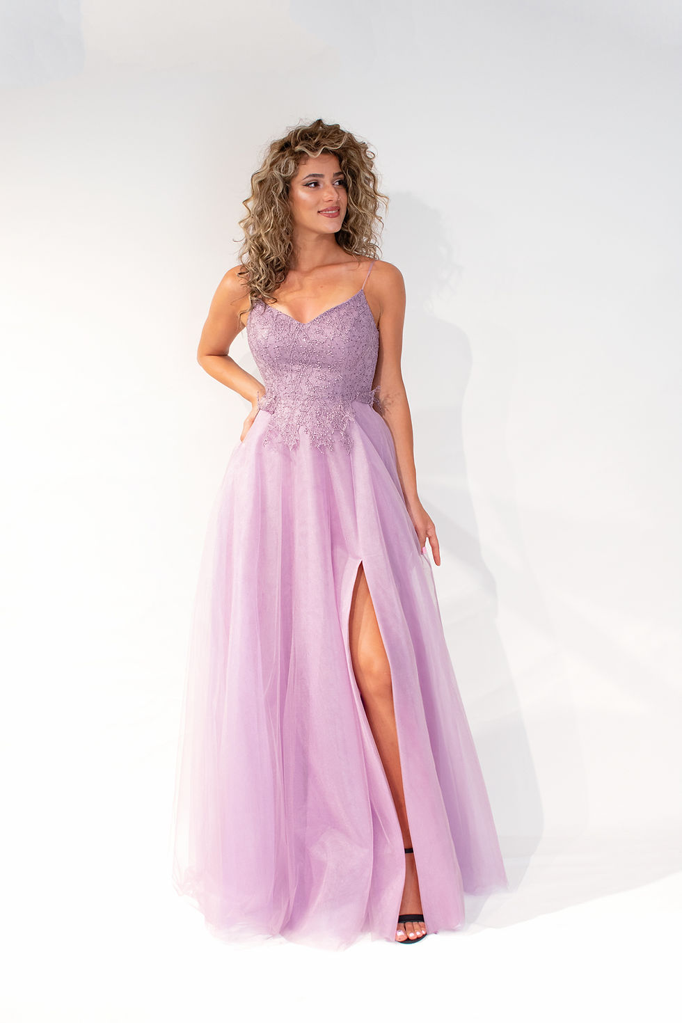 الصورة المصغرة: Lavender Crepe Dress With An Embroidered Lace