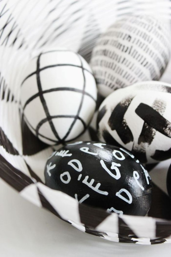 easter.eggs-bw