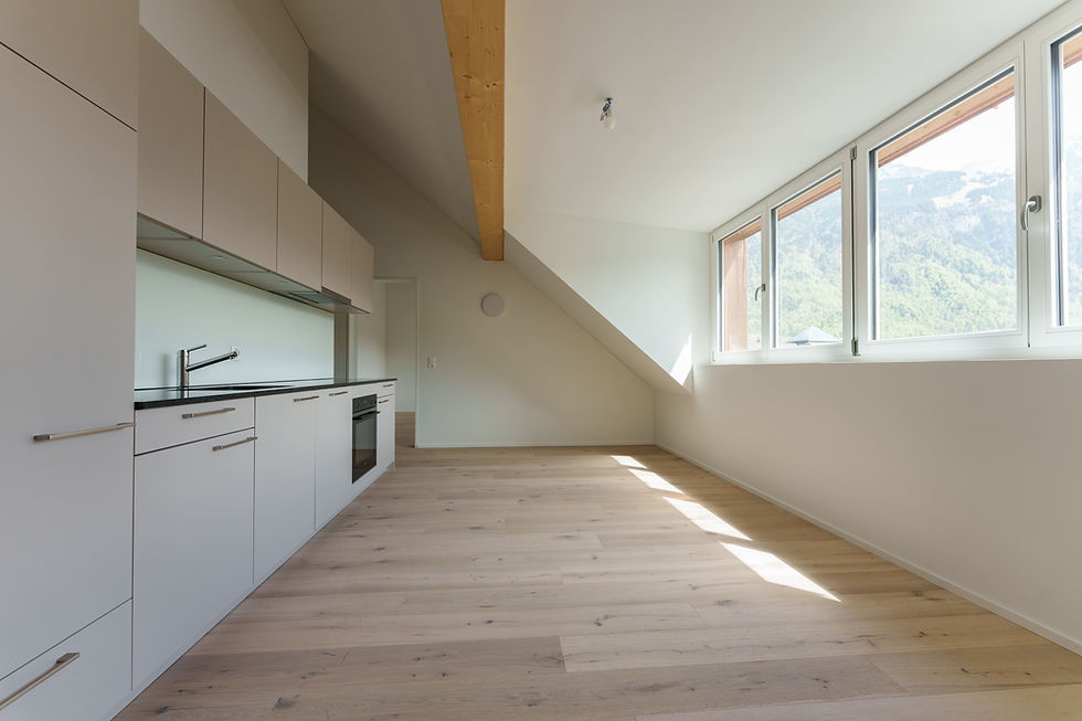 Erstvermietung "Haus Fridolin": Moderne Dachwohnung im Herzen von Glarus