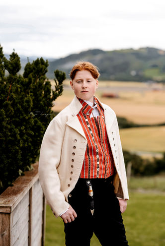 Fotograf. Trondheim. Konfirmantfotografering. Portrettfotograf. Konfirmant. Utefotografering. Portrettfotograf i Trondheim. Fotograf Maja Langva.