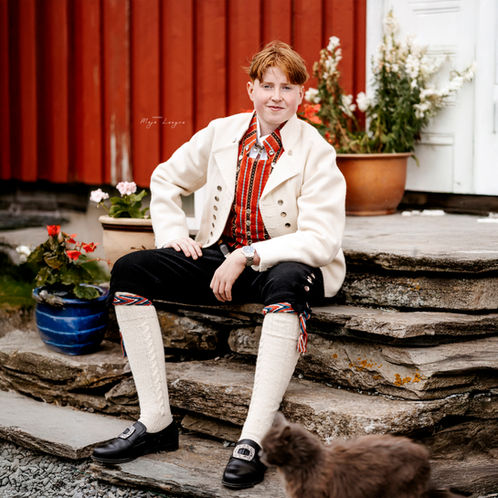 Fotograf. Trondheim. Konfirmantfotografering. Portrettfotograf. Konfirmant. Utefotografering. Portrettfotograf i Trondheim. Fotograf Maja Langva.