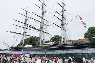 捧げる 英語でなんて言うの