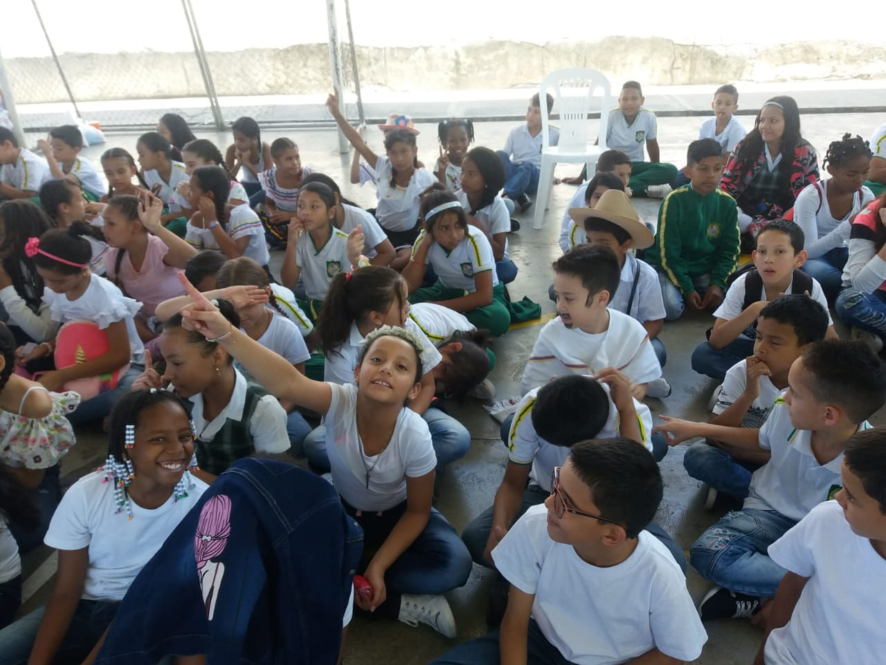 Niños a cantar y disfrutar.