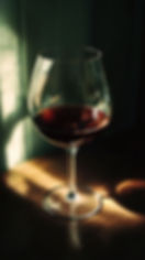 L'élégance d'un verre de vin.jpeg