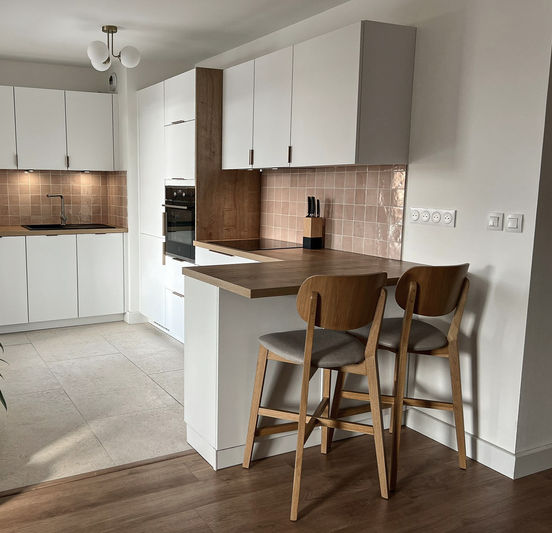 Espace bar cuisine ouverte sur salle à manger