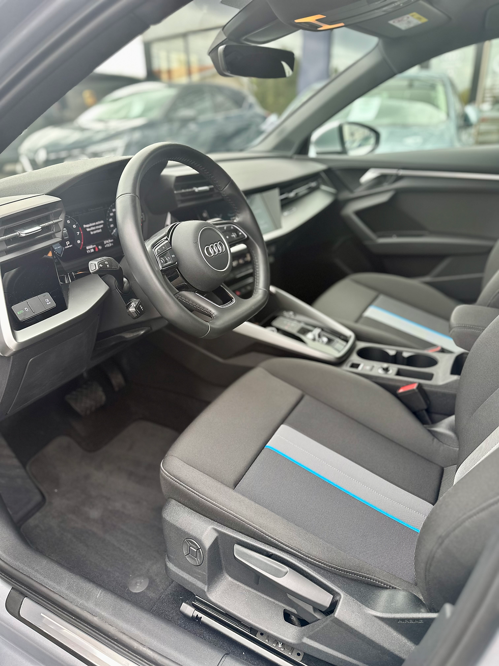 Miniature : Audi A3 Berline IV 35 TFSI 150ch Mild Hybrid Design S tronic 7