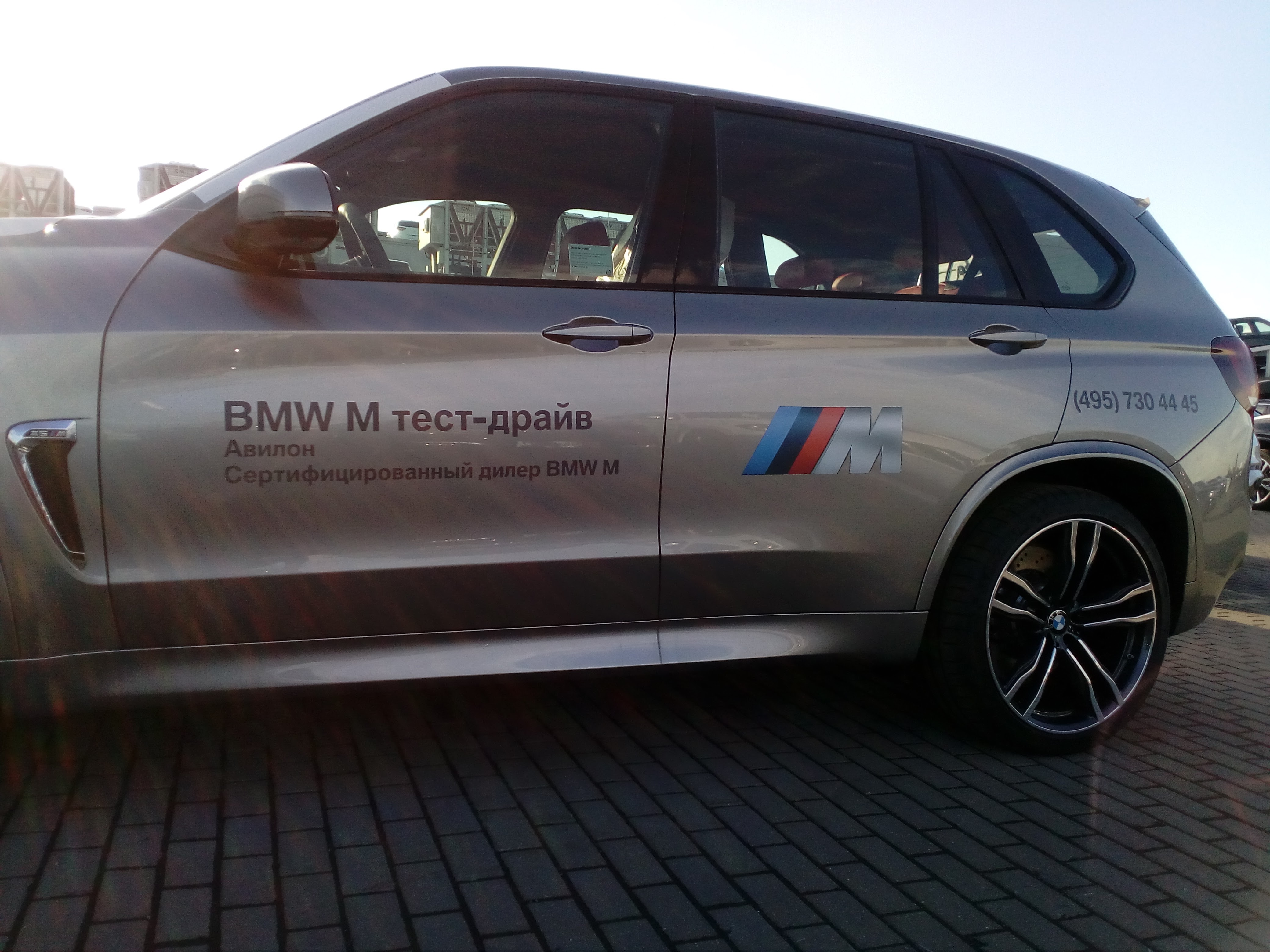 Оклейка автомобиля BMW Х5 М рекламой