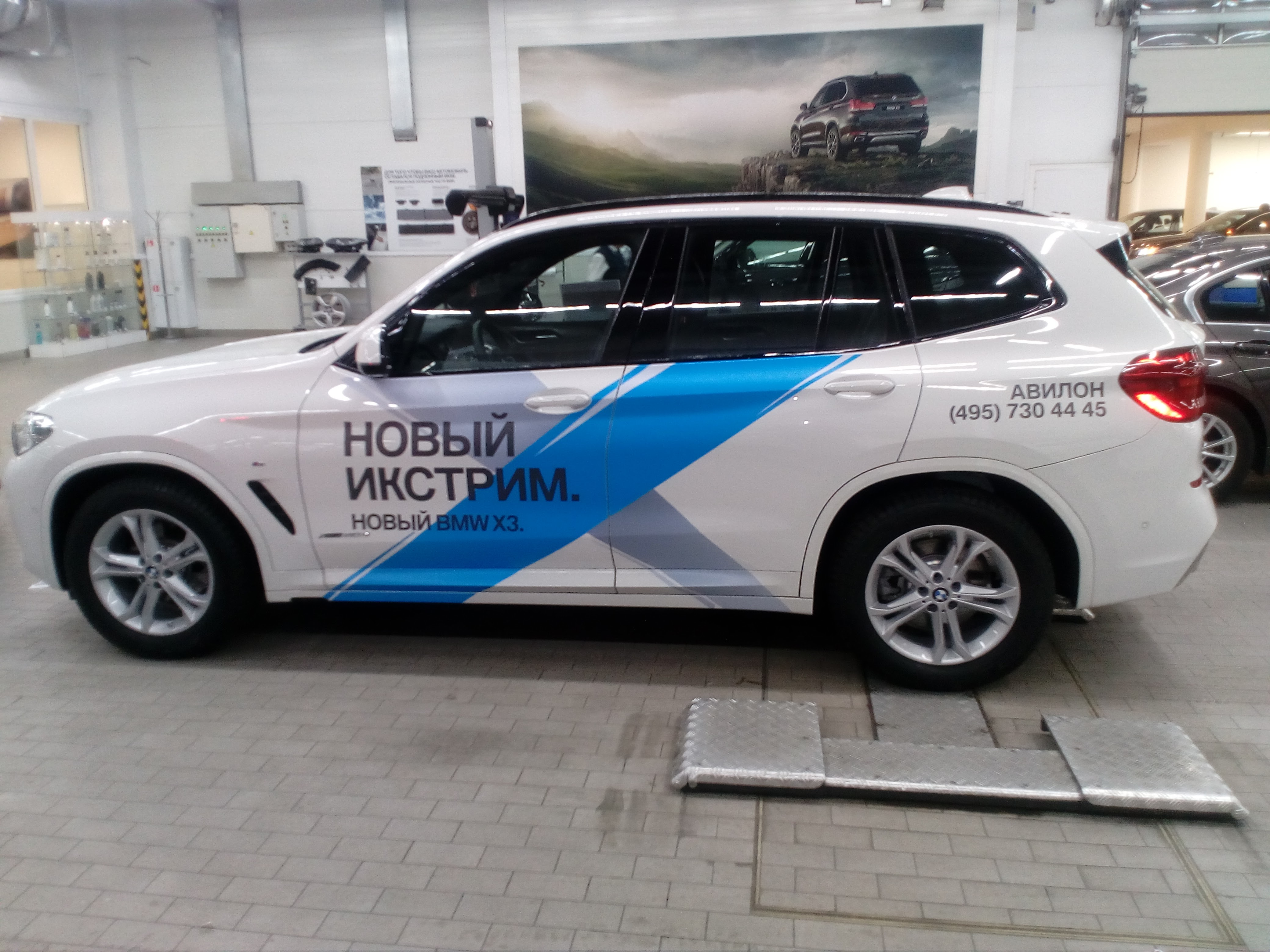рекламные наклейки на автомобиль бмв