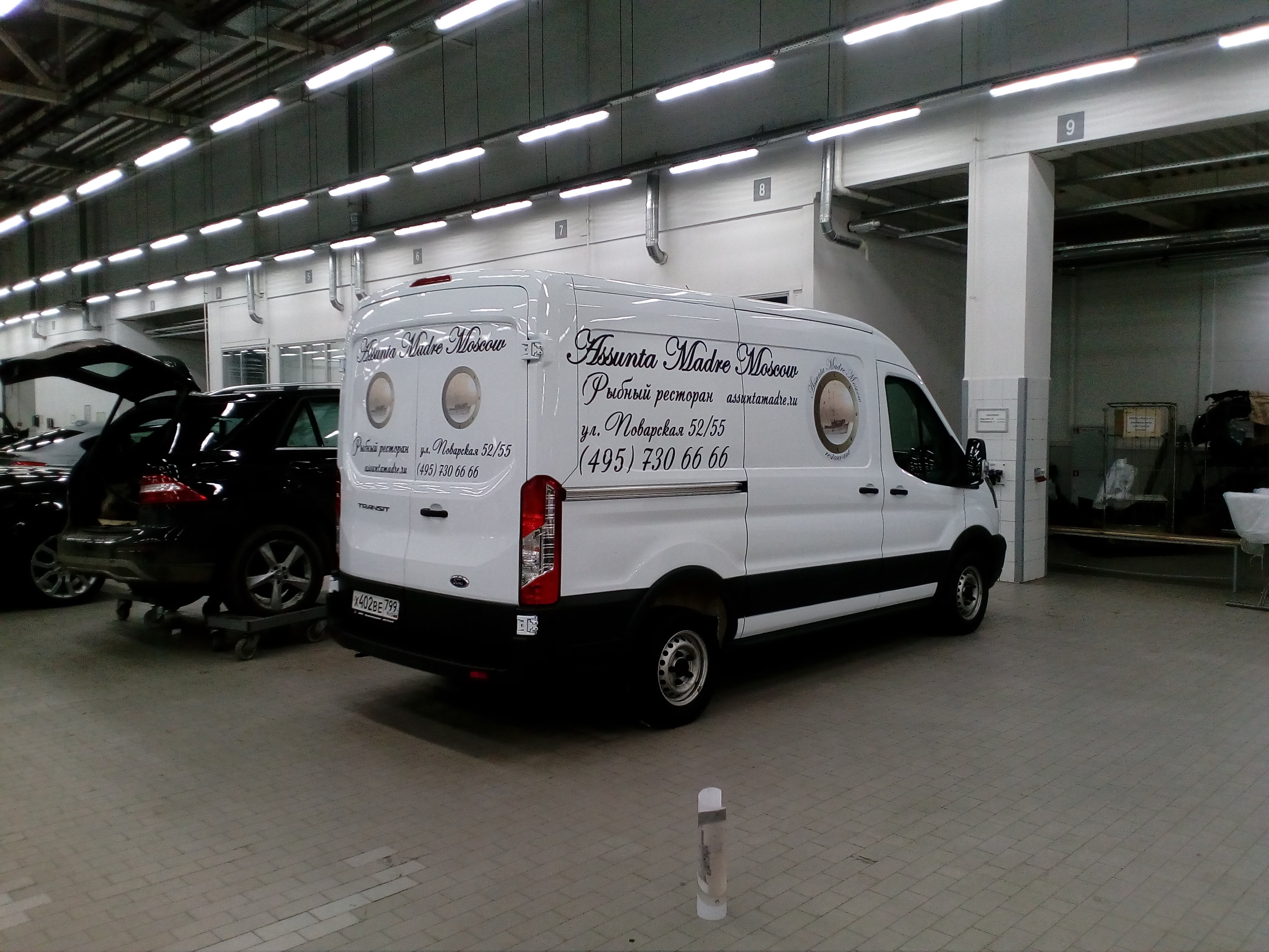 Брендирование автомобиля фургон Ford Transit
