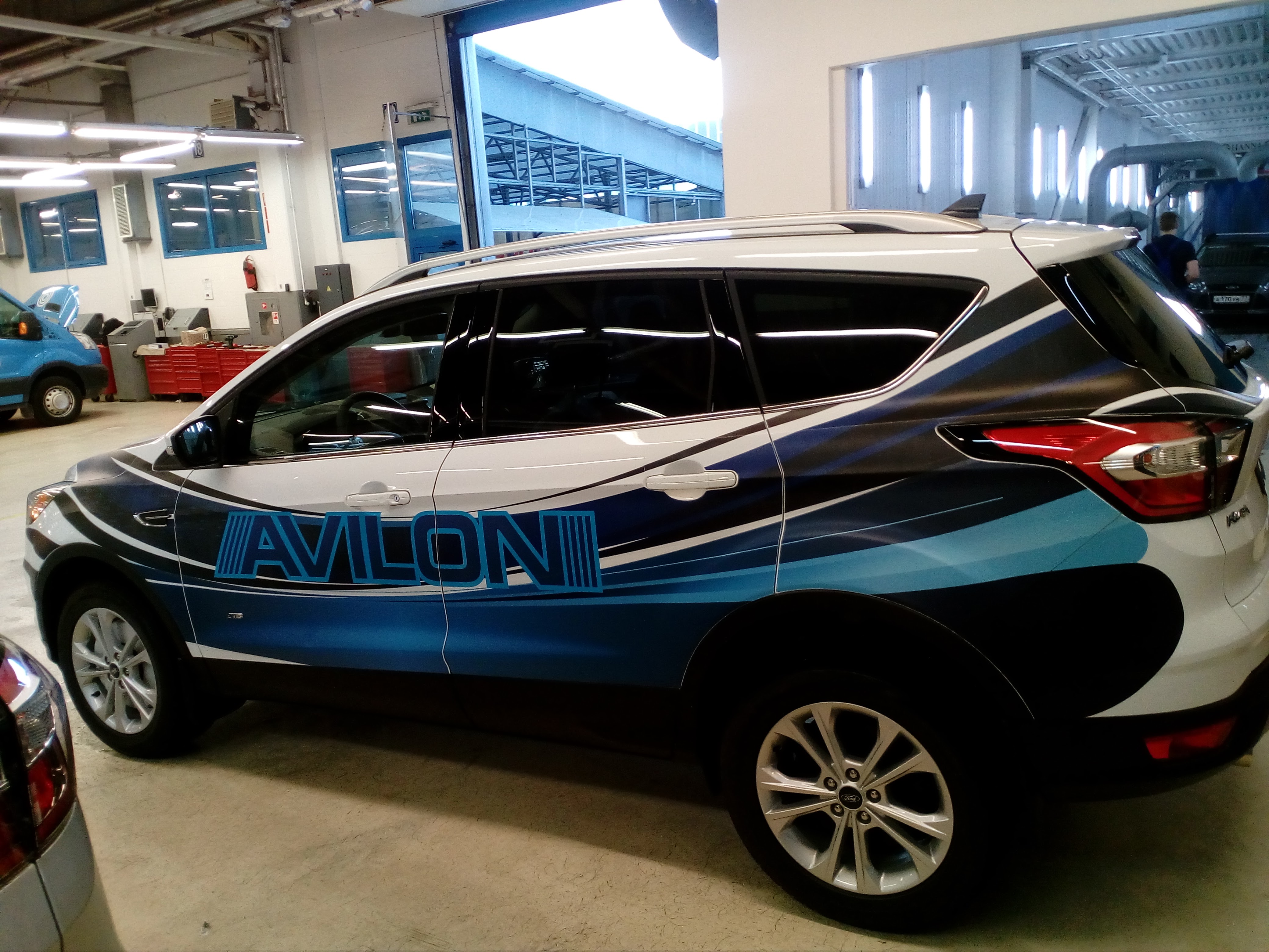 Рекламная оклейка автомобиля Ford Kuga