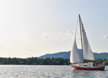 Voile sur le lac