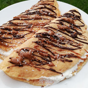 CREPES ALLA ZUCCA CON YOGURT GRECO, CIOCCOLATO FONDENTE E BURRO D'ARACHIDI 