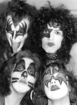 Kiss Close-Up. NYC, 1975