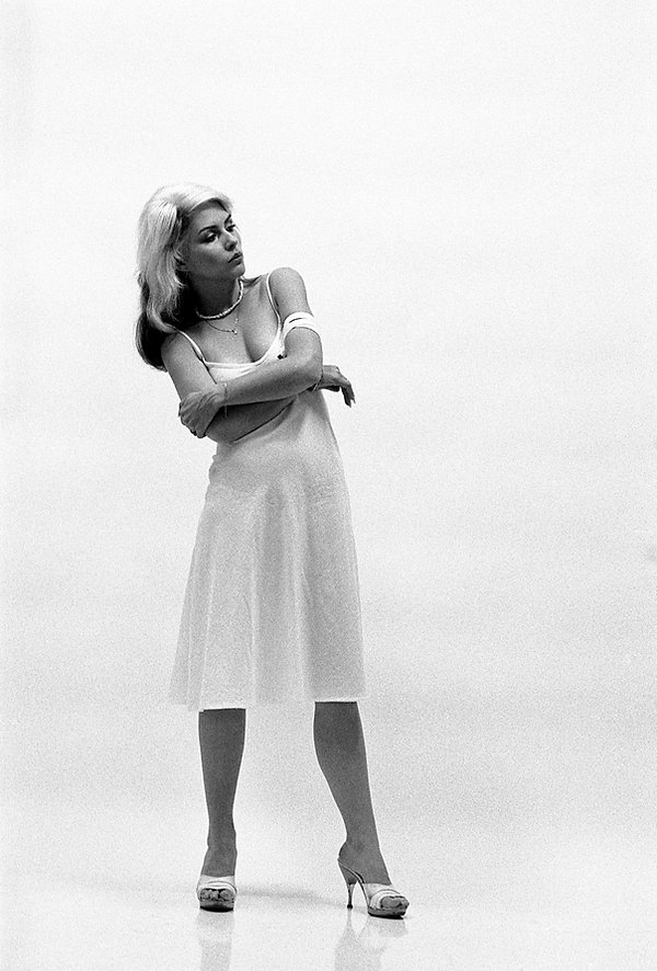 debbie-harry-at-the-parallel-lines-cover