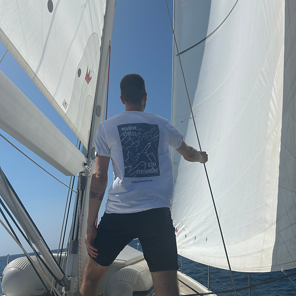 Julius beim Segeln