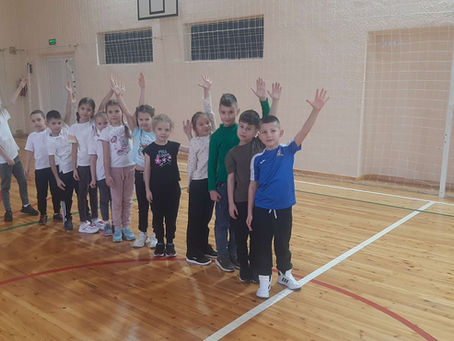 Учасники спортивних змагань в рамках тижня початкової школи 🤸⛹♀️📚