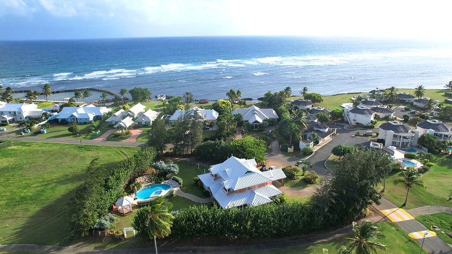 LuxVillasLocationR.jpg