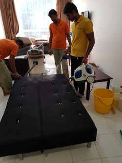 تعقيم وتنظيف الكنب